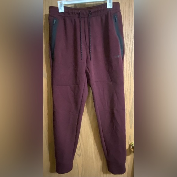 American Eagle Men’s Joggers Size: Medium Color: Maroon —-Like New - Picture 1 of 5
